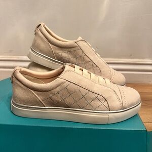 Kenneth Cole Reaction Shoes, Tan with Silver ,New,  7.5